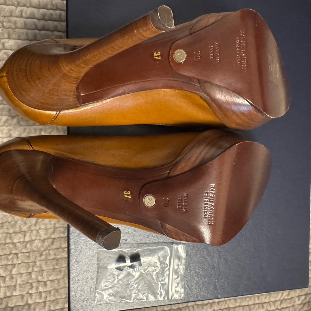 Ralph Lauren Tan Leather Platform Pumps - Picture 3 of 3